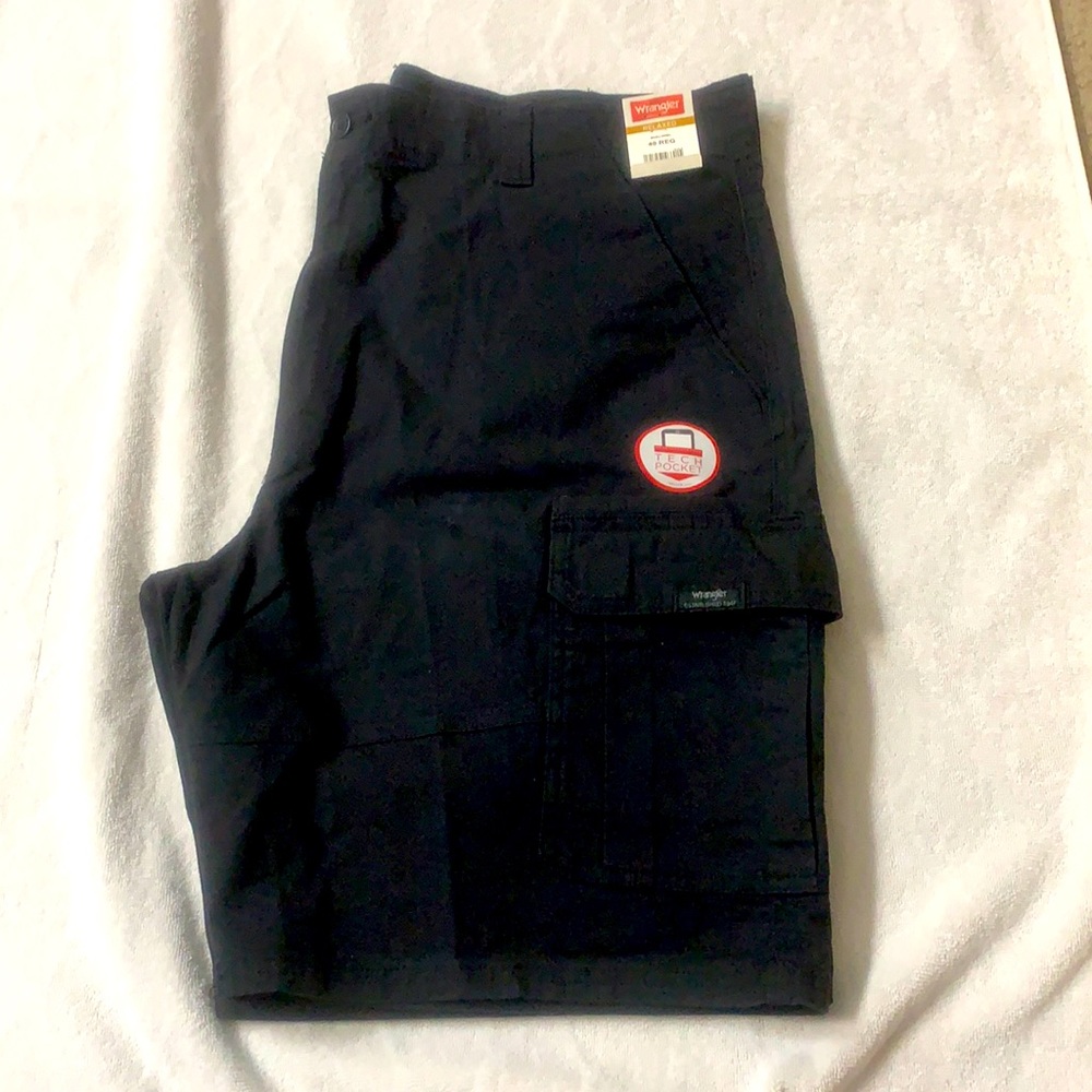 MENS BLACK WRANGLER CARGO SHORTS